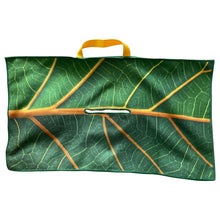 Lade das Bild in den Galerie-Viewer, Golf Handtuch aus Mikrofaser (40x71 cm)