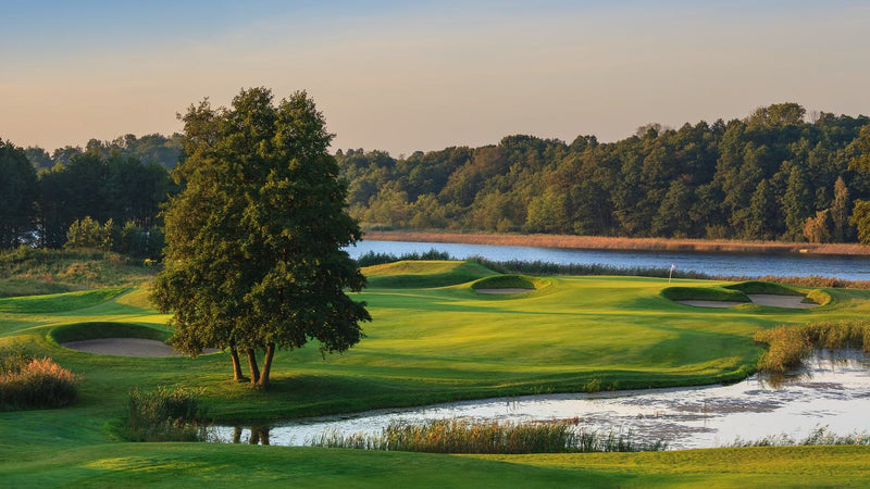 Die 2. Bahn im Modry Las Golf Club